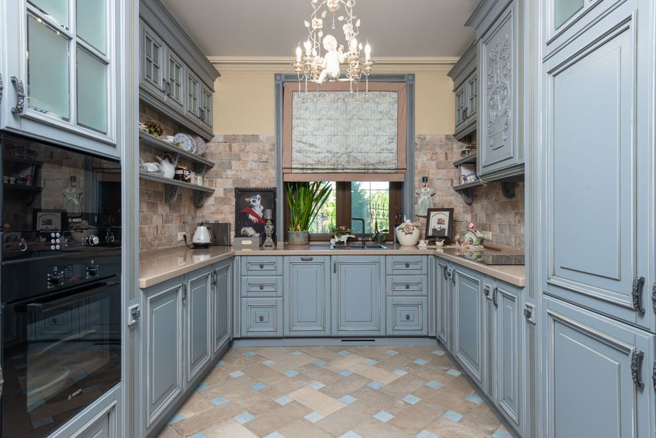 Custom kitchen cabinets installation